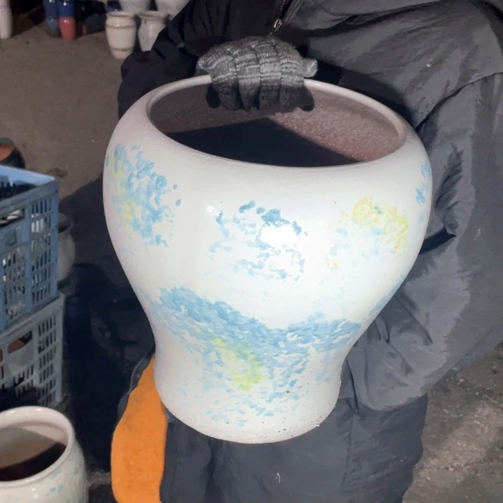 紫砂花盆口20高28瑕疵瑕疵