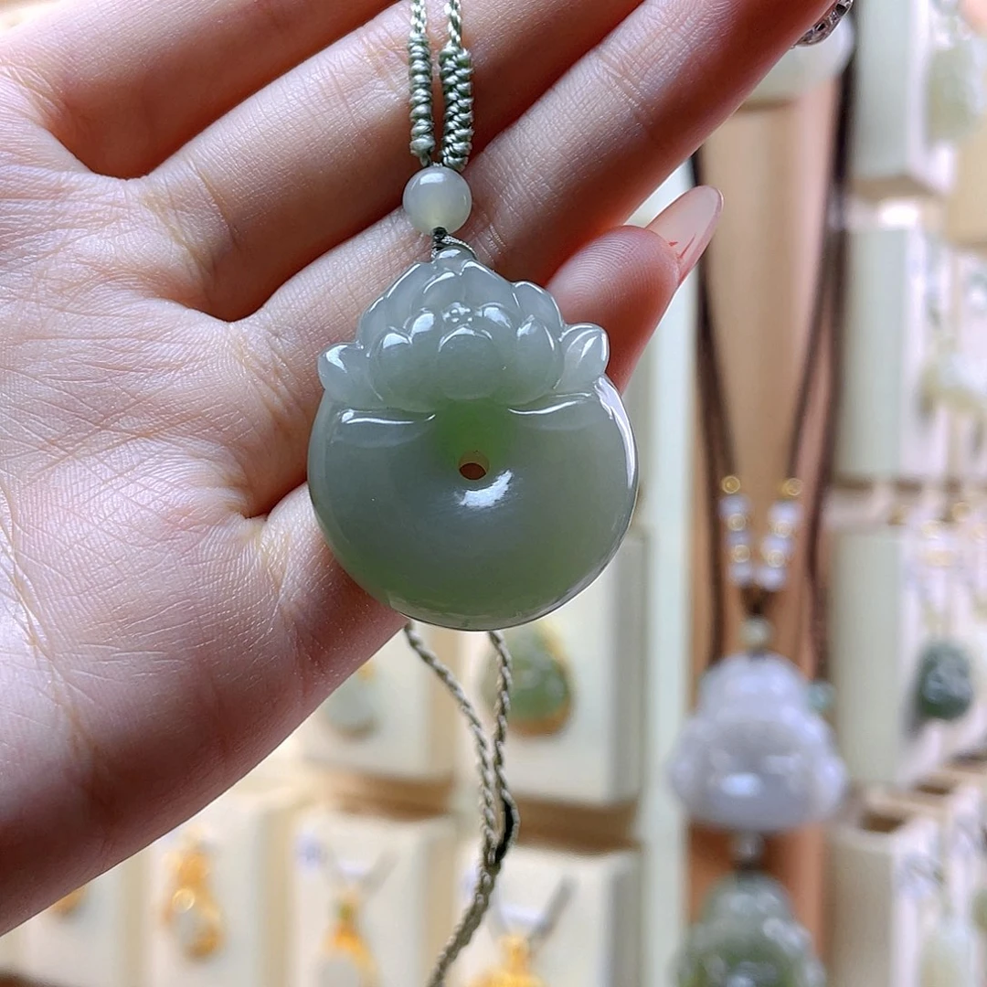 和田玉吊坠(赠链)未镶嵌虫*?