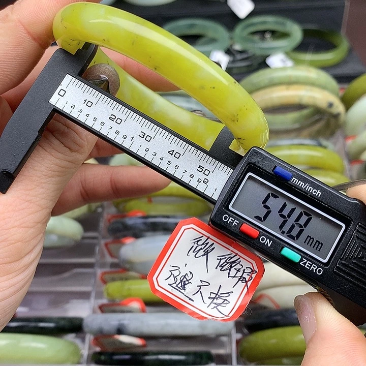 蛇纹石玉手镯未镶嵌367