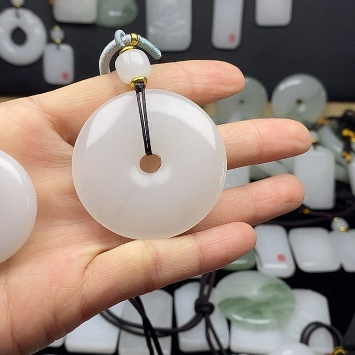 石英质玉颈饰未镶嵌