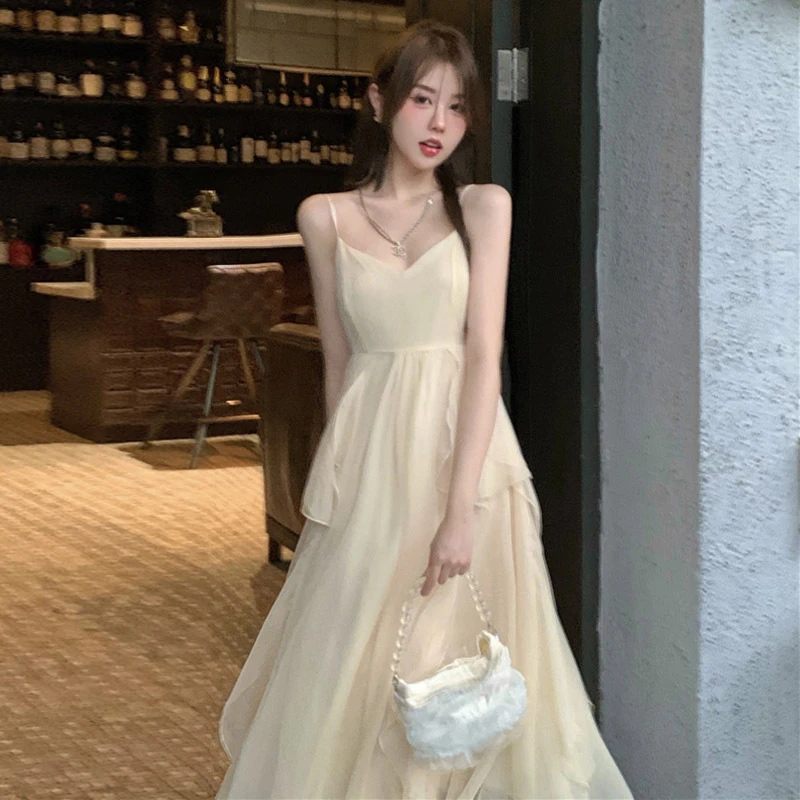 夏季度假吊带荷叶边连衣裙显瘦云南旅游森系仙女裙三亚海边沙滩裙