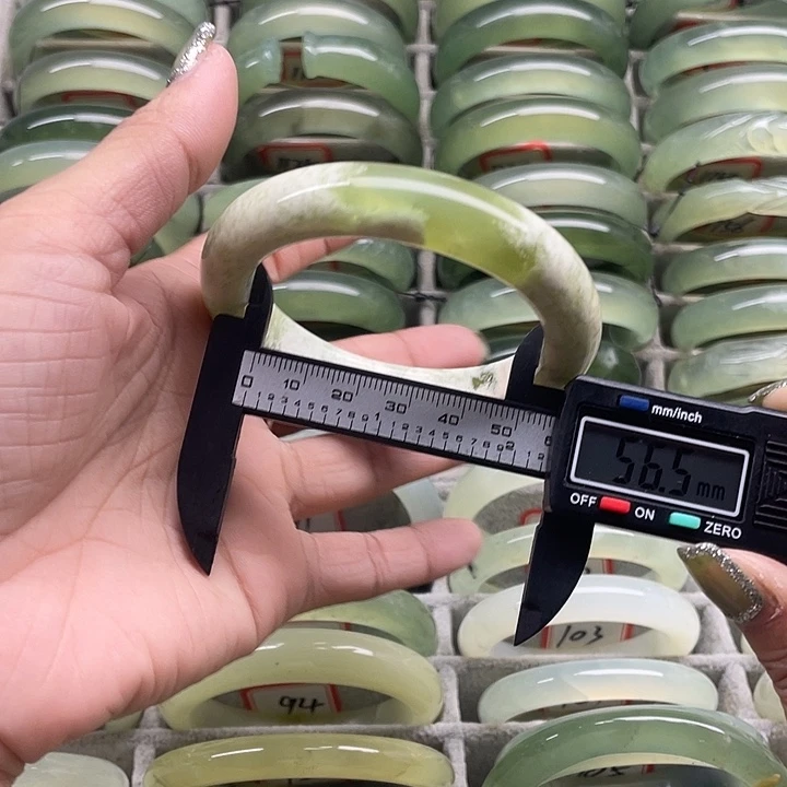 蛇纹石玉未镶嵌手镯118