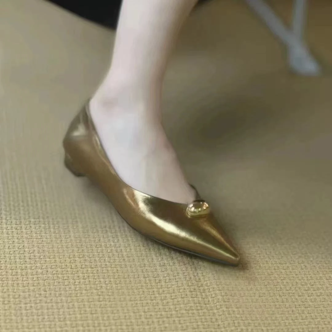 C4410 金色  时尚舒适平跟尖头浅口女单鞋