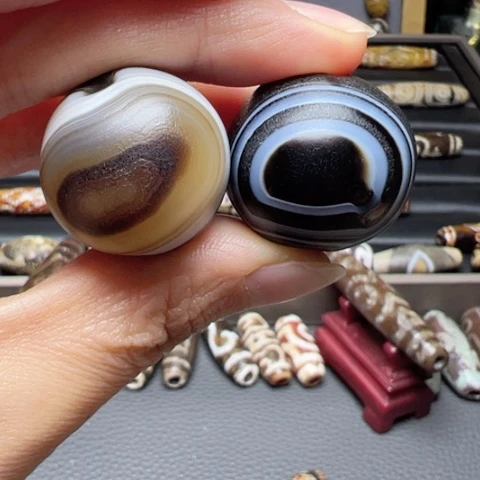 未镶嵌颈饰玛瑙/玉髓钰*