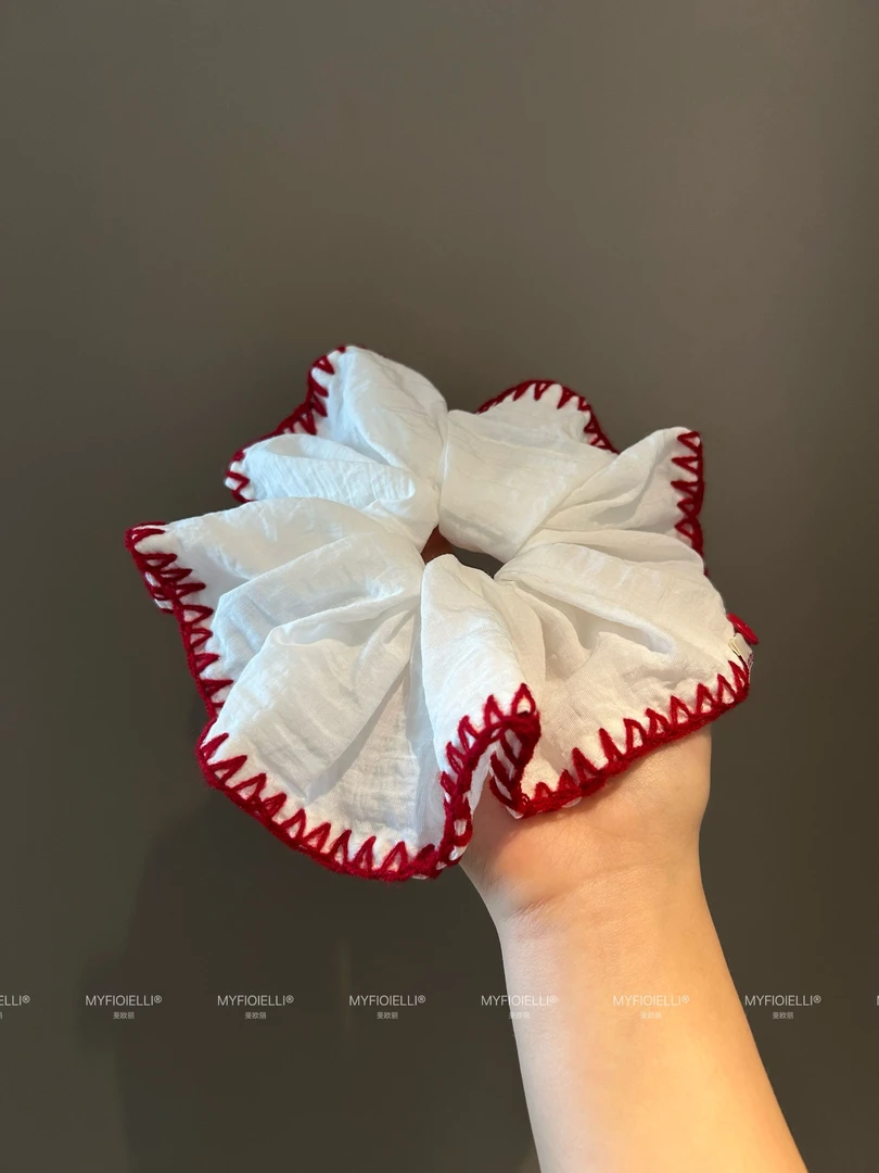 「MyFioielli｣白底红色手工钩针锁边设计师款大肠发圈FQ123