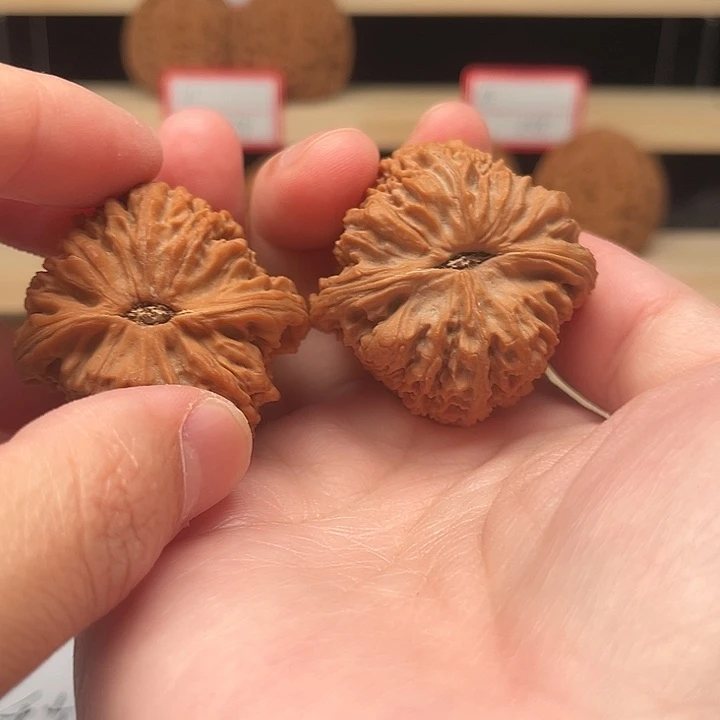 ****丶吊坠文玩核桃南疆石39，238，不包隐黄，打底后不退