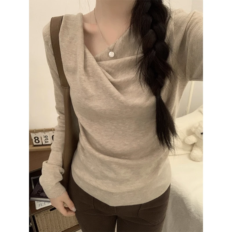 拉夏贝尔法式杏色荡领露肩打底衫针织衫秋季斜肩女修身内搭上衣