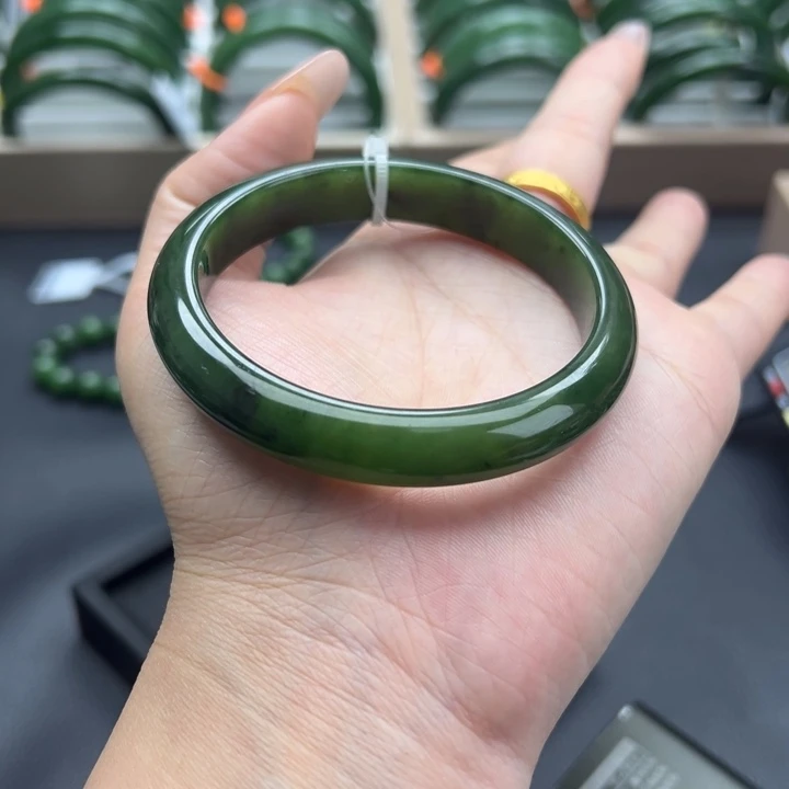 和田玉（碧玉）未镶嵌手镯