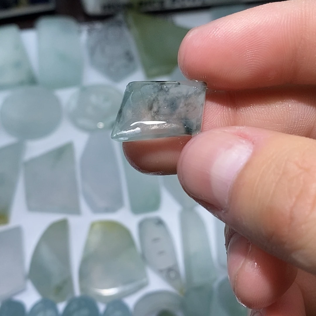 翡翠未镶嵌颈饰8643