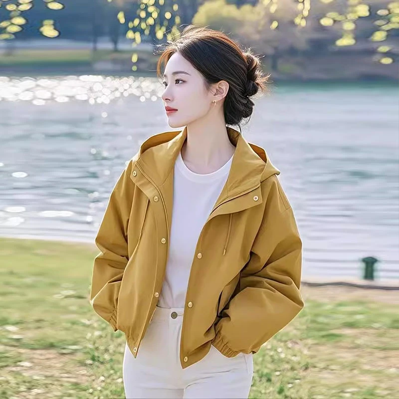 韩版2025春秋季多巴胺新款冲锋衣女休闲连帽外套个性减龄短款夹克