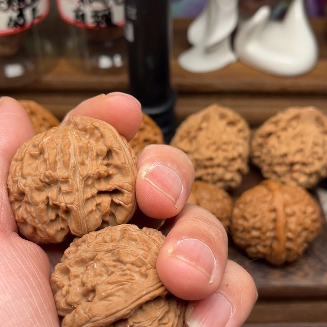 【闪购商品】风**子文玩核桃手把件41尺白狮子