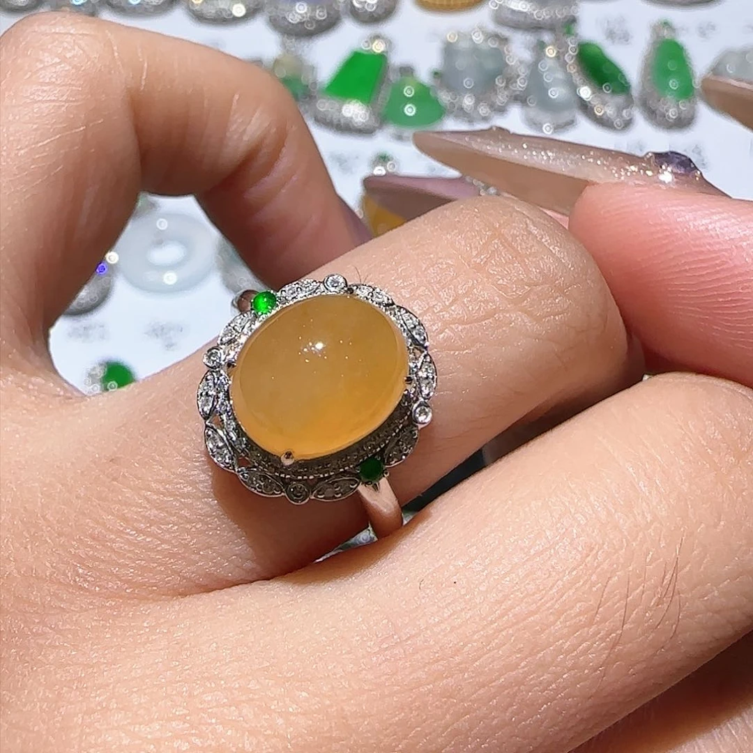 【闪购商品】18K金镶嵌戒指翡翠天然