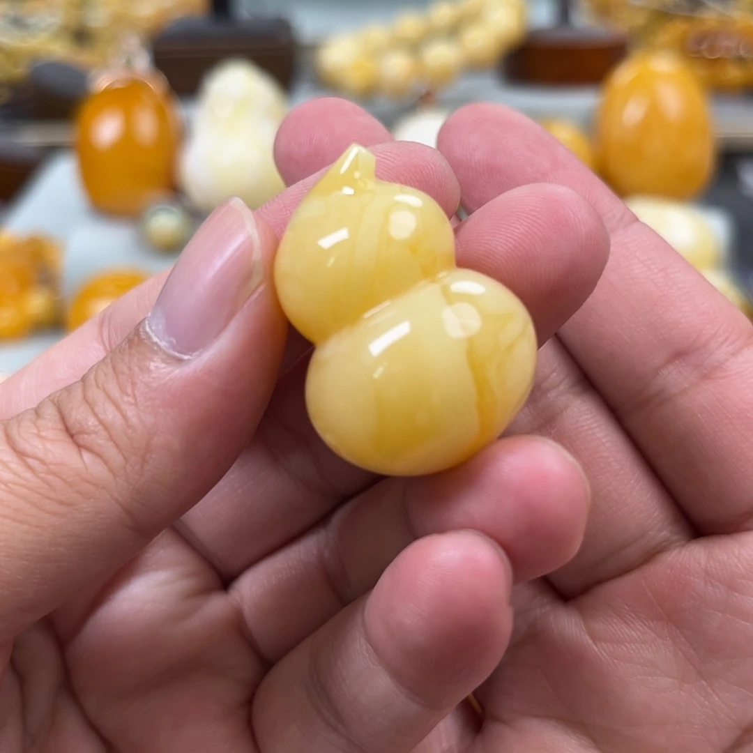 蜜蜡未镶嵌珠宝奇石