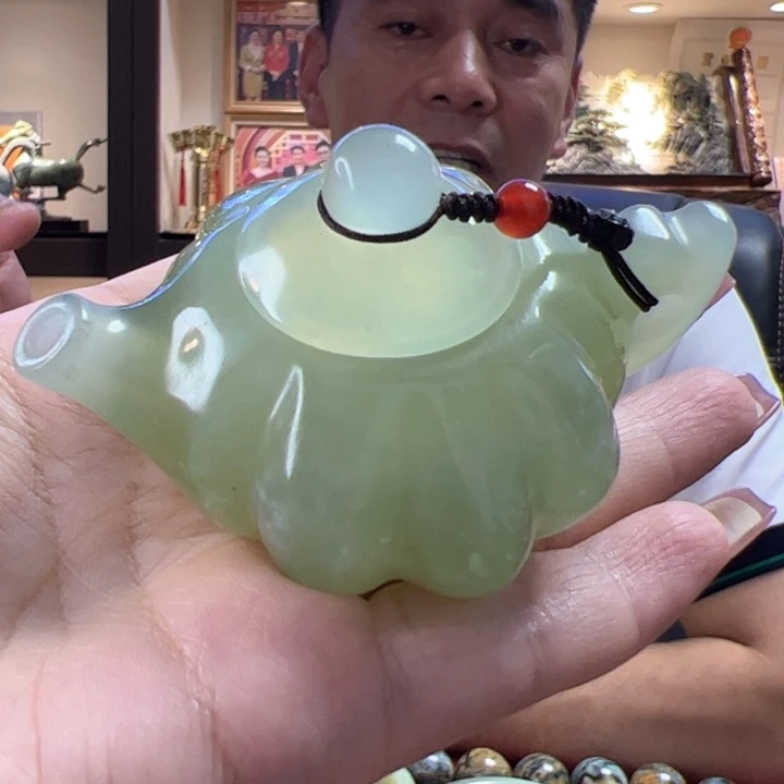 蛇纹石玉未镶嵌玉壶