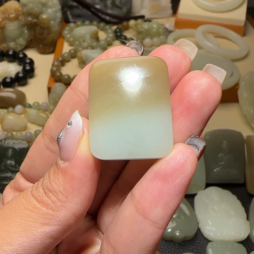 1***1和田玉未镶嵌颈饰