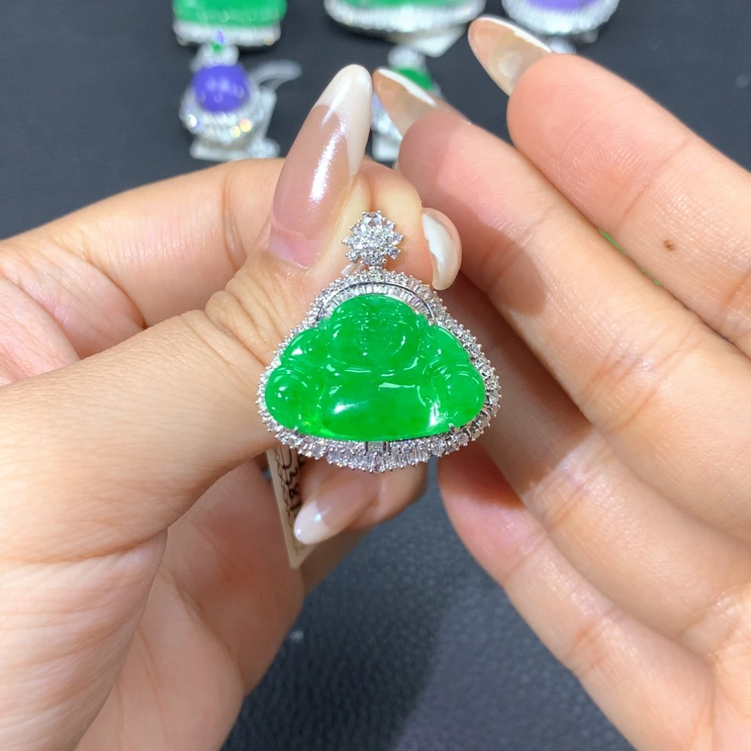 翡翠18K金镶嵌颈饰翡翠