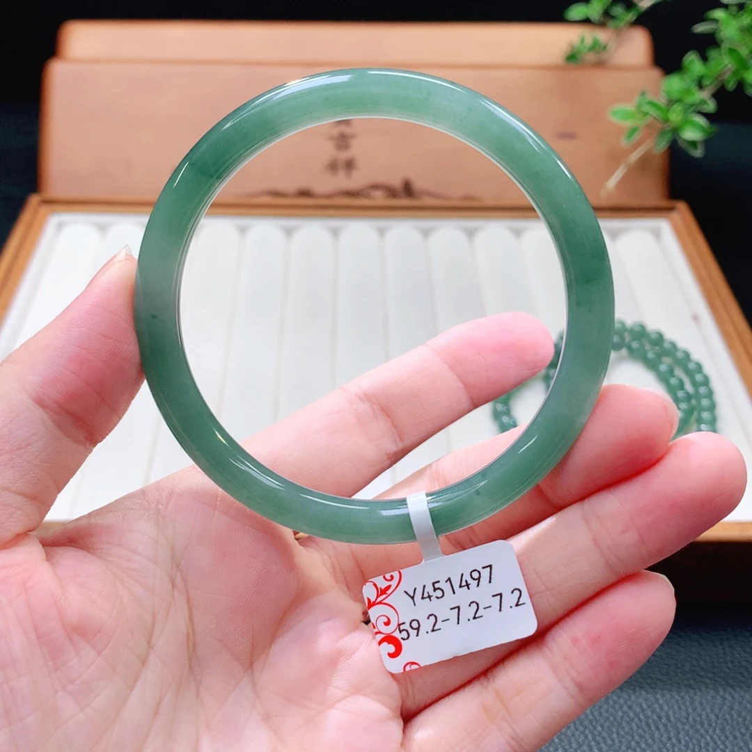 翡翠手镯（圆镯）未镶嵌