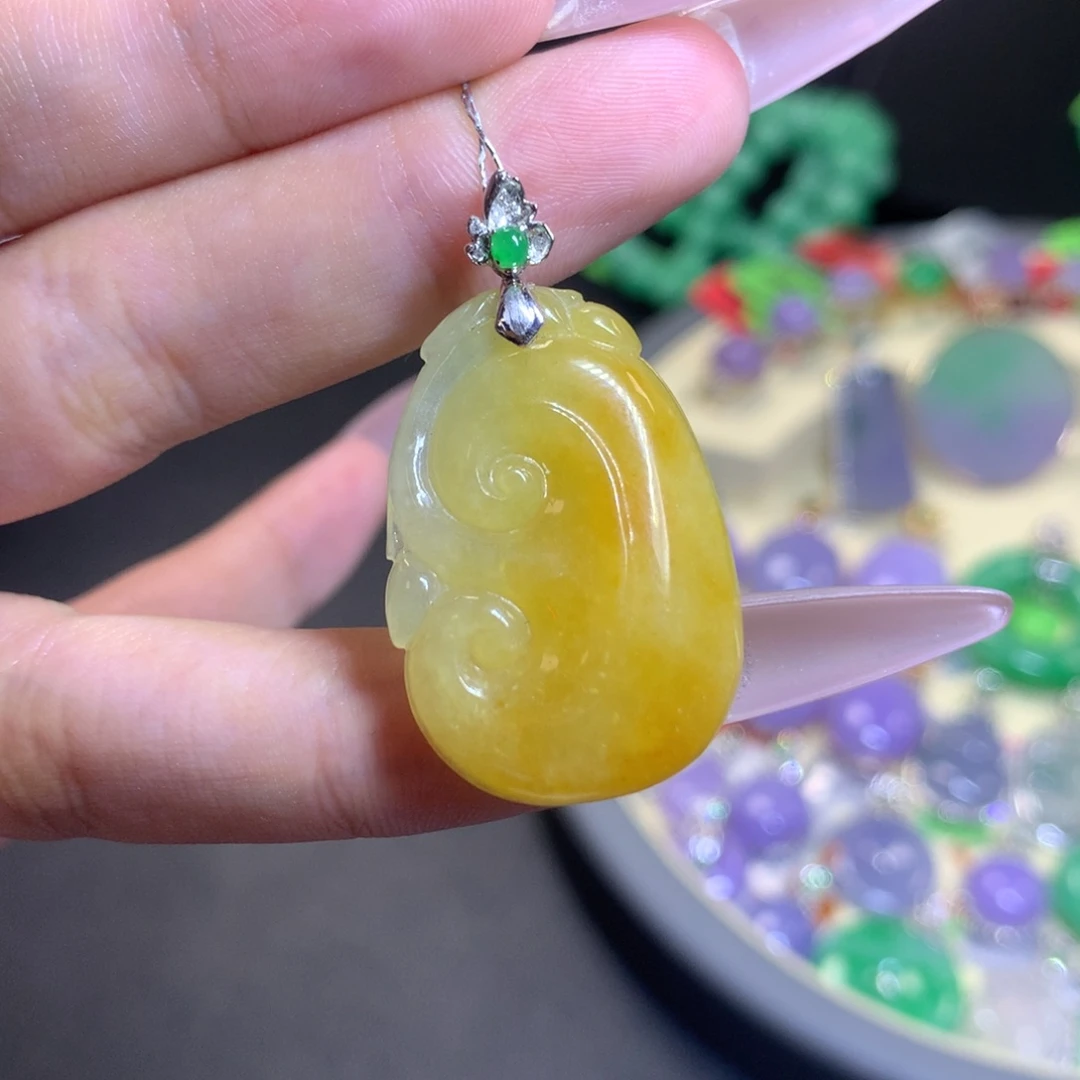 翡翠18K金镶嵌颈饰