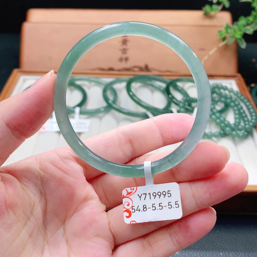 翡翠手镯（圆镯）未镶嵌