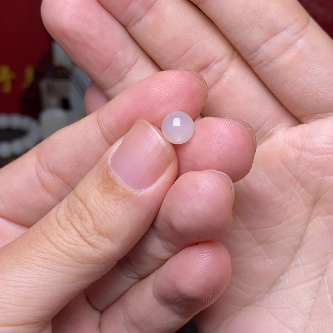 好***生和田玉未镶嵌颈饰