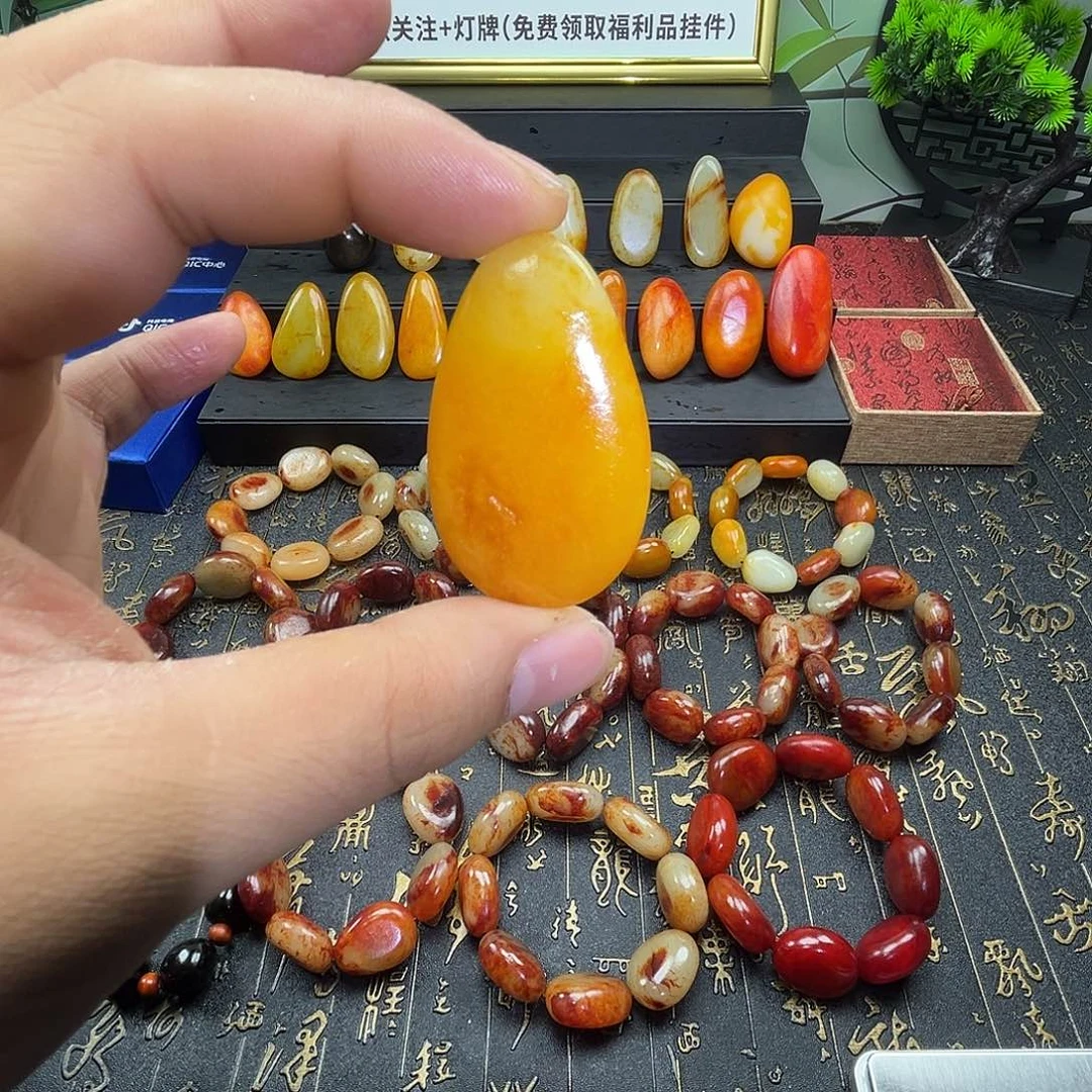 和田玉未镶嵌吊坠(赠链)