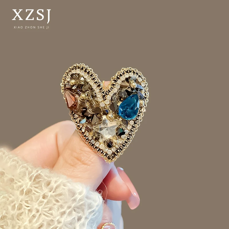 铜锆石胸针 手工原创爱心胸花男小众设计徽章高档别针女大衣配饰