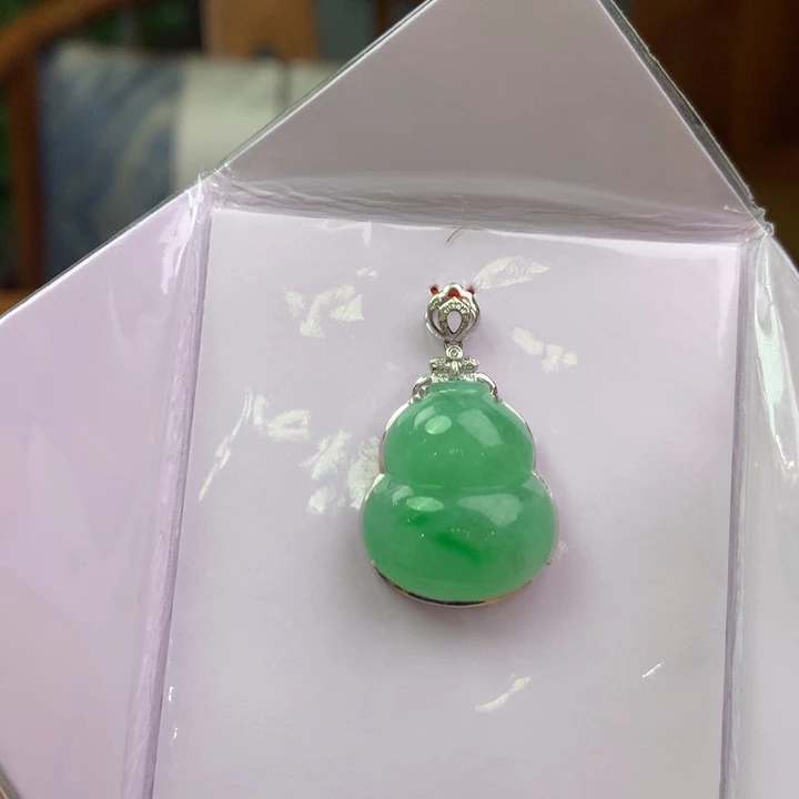 颈饰18K金镶嵌翡翠翡翠吊坠
