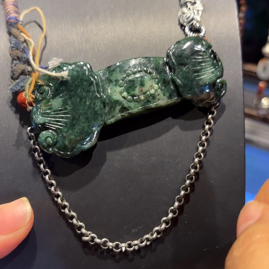 翡翠未镶嵌颈饰原