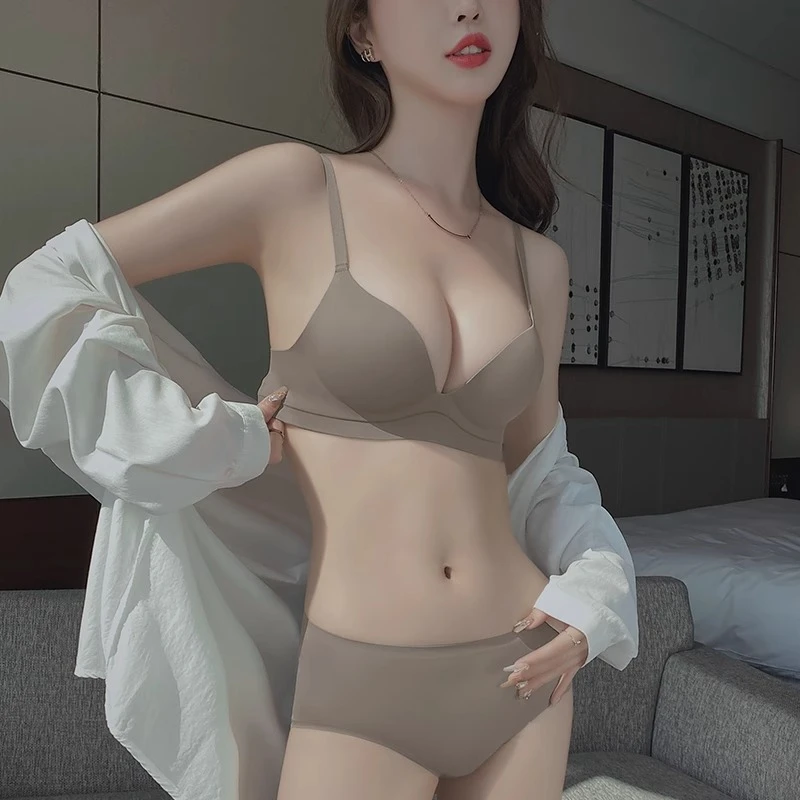 维多利亚无痕内衣女小胸聚拢型2025网红爆款收副乳防下垂文胸套装