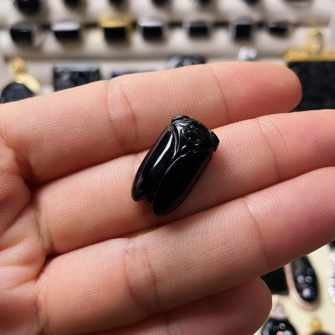 翡翠未镶嵌颈饰墨翠