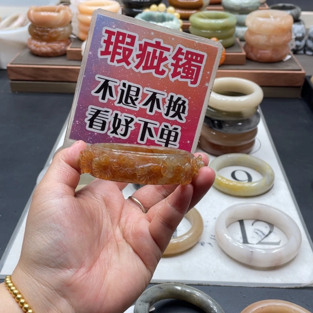用***8石英质玉未镶嵌手镯