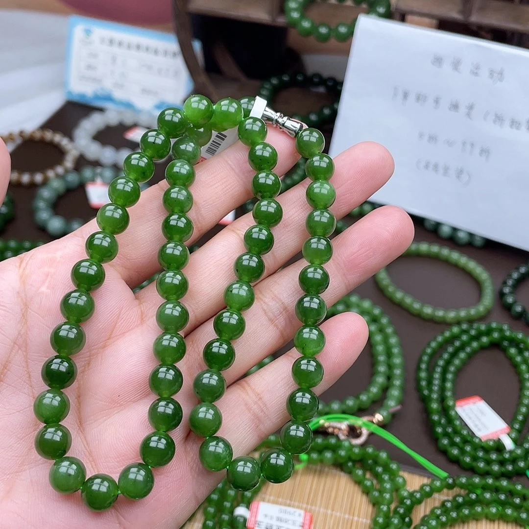 和田玉未镶嵌颈饰卡8菠菜绿