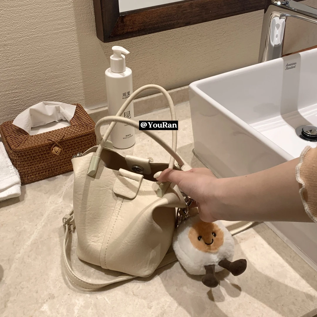 周悠然【奶昔包】春夏百搭小水桶斜挎小包（不包含挂件）