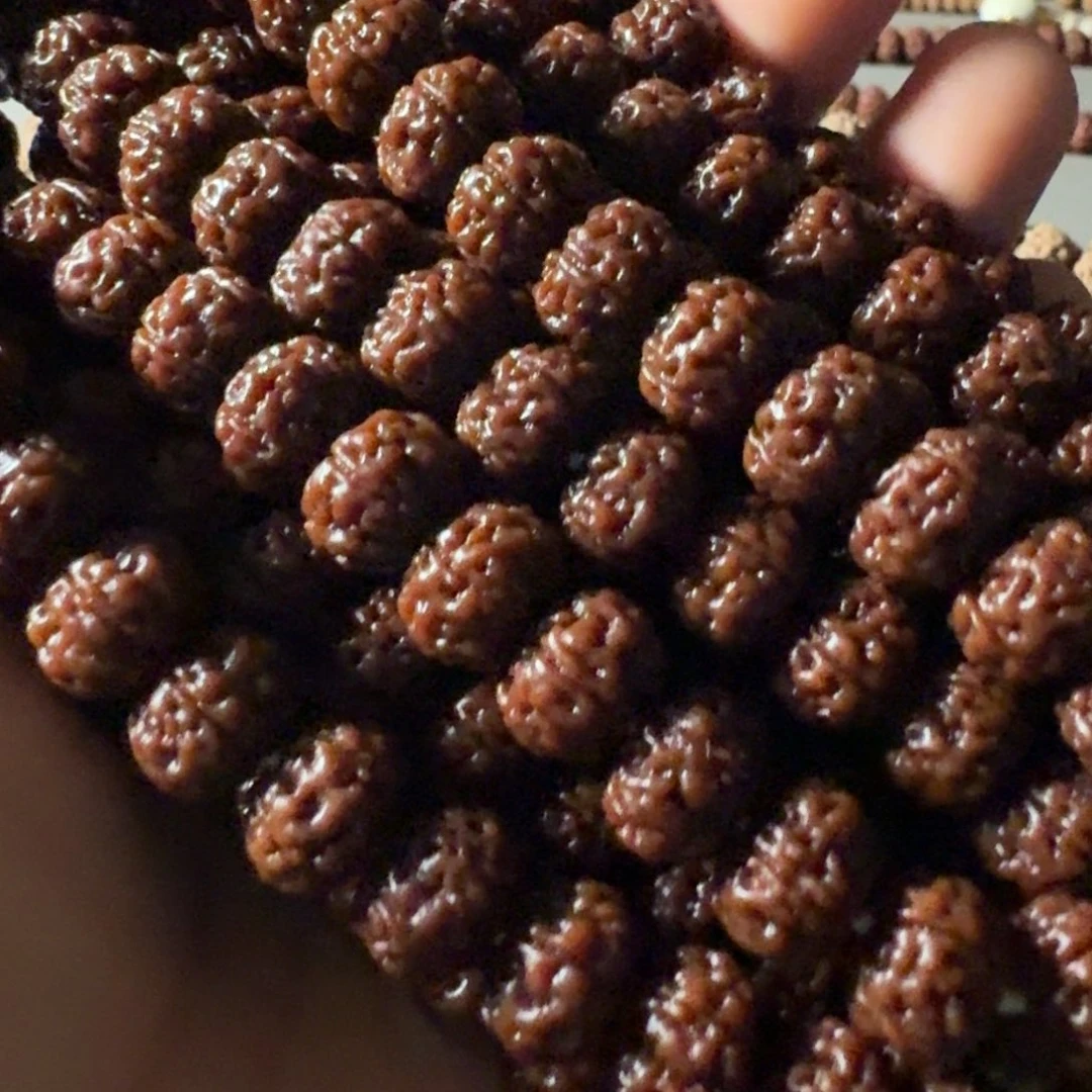 金刚菩提吊坠顶级老树王手持