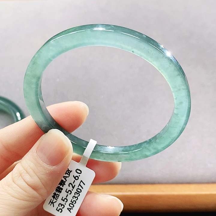 翡翠未镶嵌手镯（圆镯）