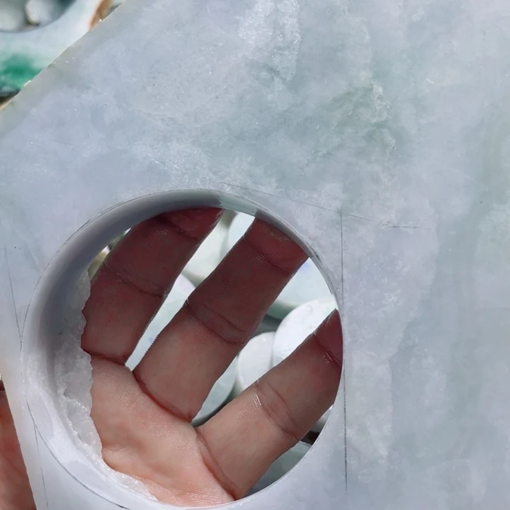 翡翠挂件未镶嵌翡翠