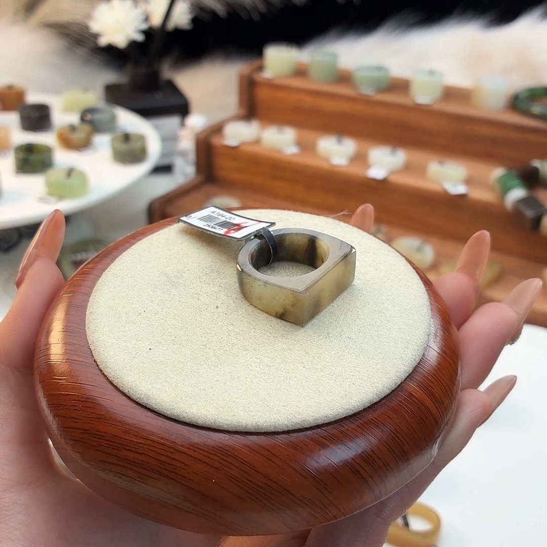 和田玉未镶嵌戒指妖花马鞍17.16j145