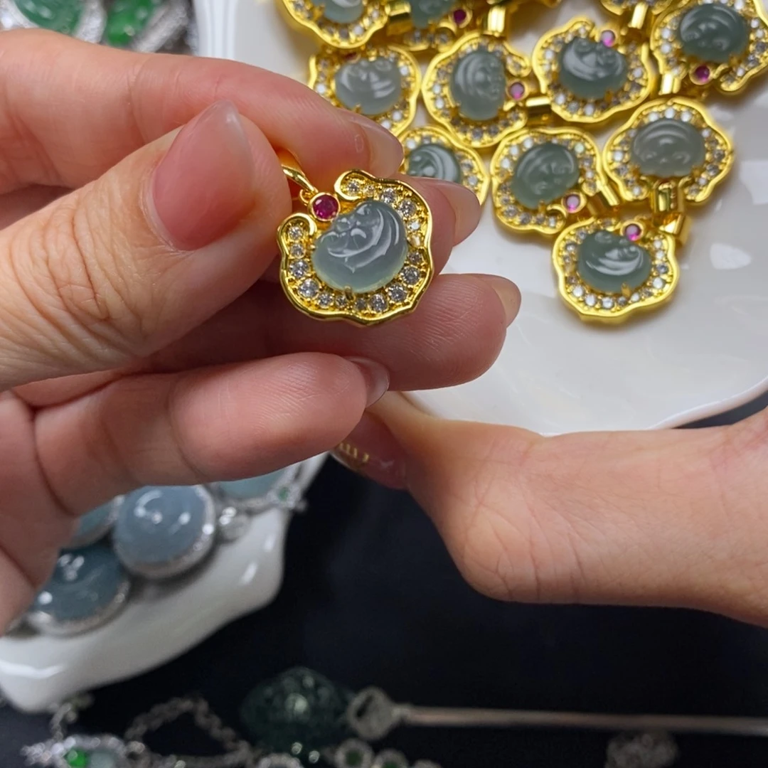 翡翠颈饰未镶嵌翡翠