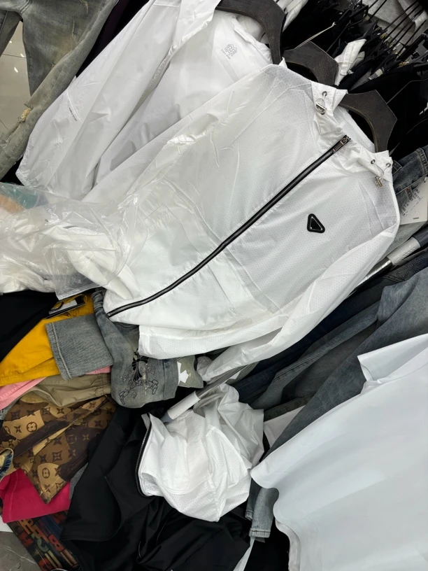 透气男常规袖修身型连帽夏季夹克男士时尚防紫外线