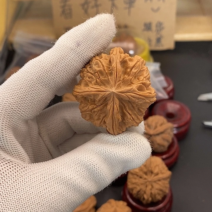 余***你文玩核桃吊坠虫不退不换