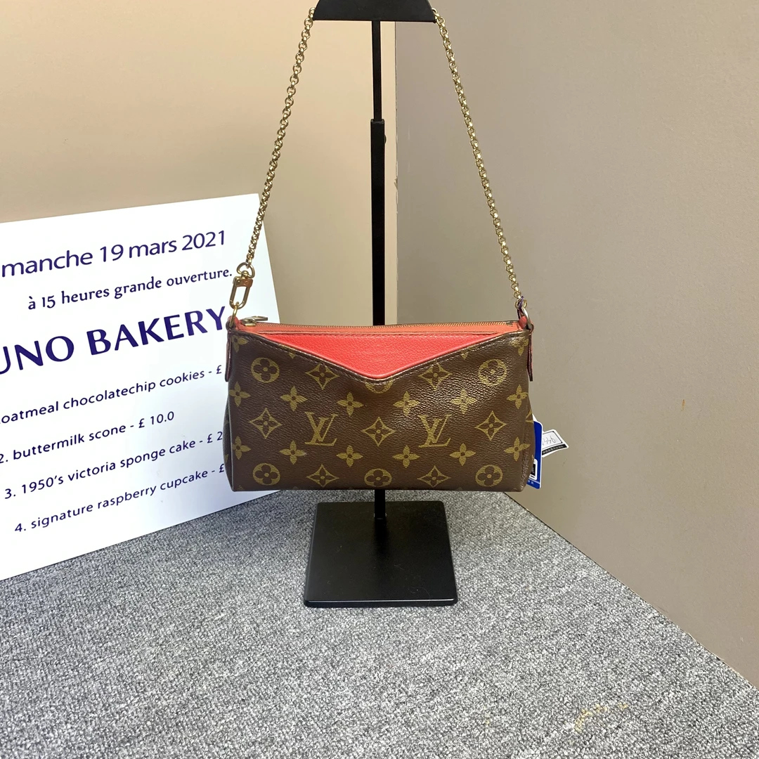 95新 LouisVuitton/路易威登 LV单肩包/路易威登红色传奇链条包