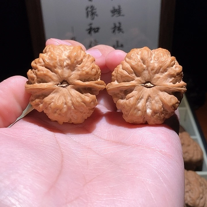 核桃把件爆****茶蛤蟆头核桃