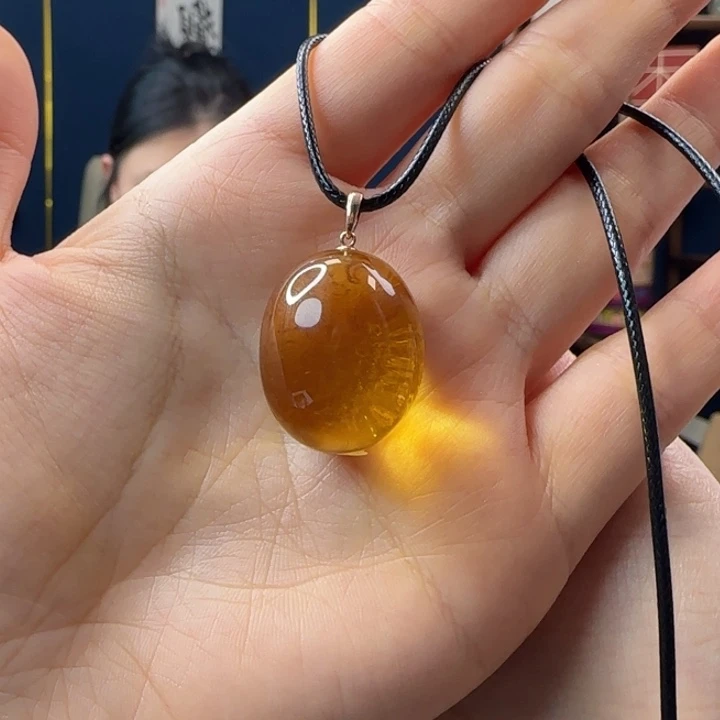 蜜蜡吊坠(赠链)18K金镶嵌