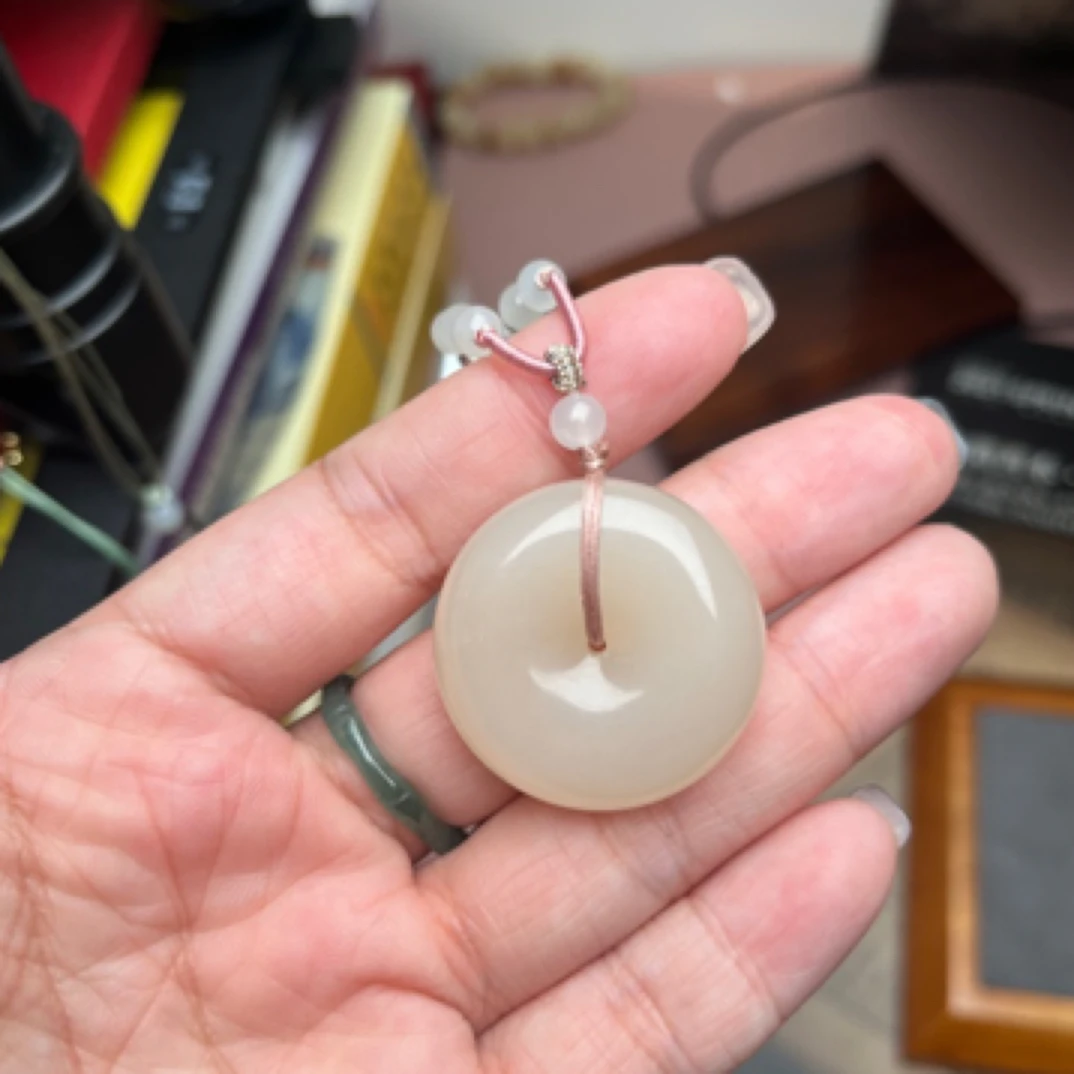 纯天然和田玉藕粉平安扣吊坠