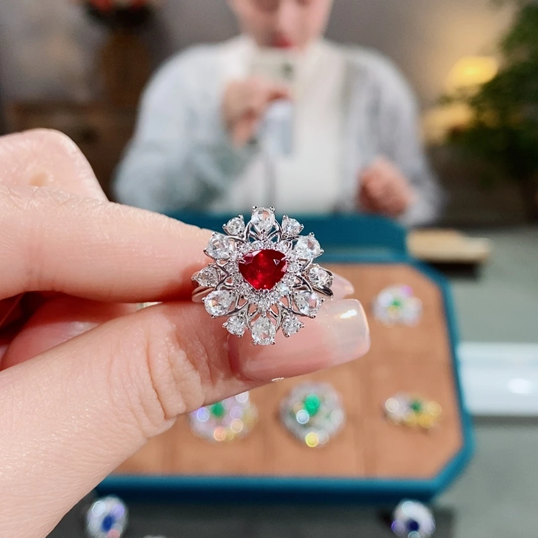 红宝石戒指18K金镶嵌1.12ct无烧鸽血红grs