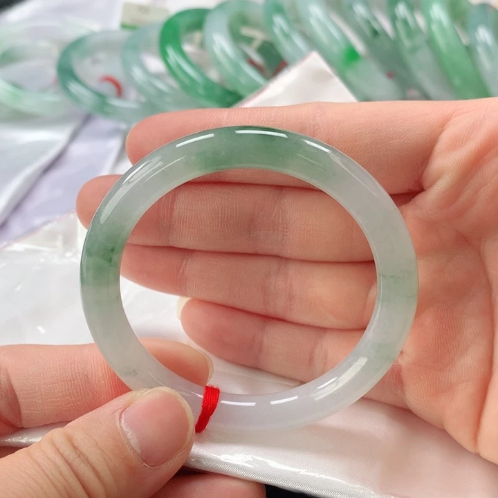 翡翠手镯未镶嵌缅甸A货翡翠手镯