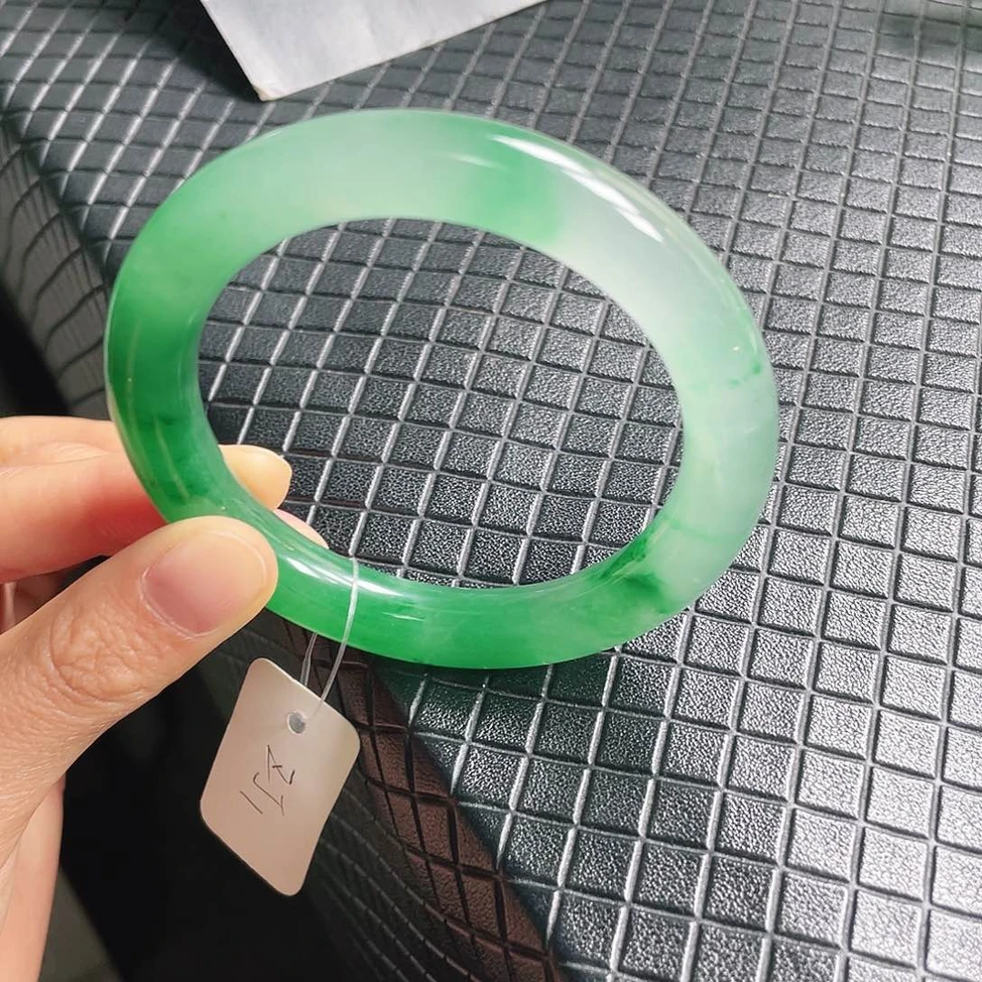 李***瑞石英质玉未镶嵌手镯55