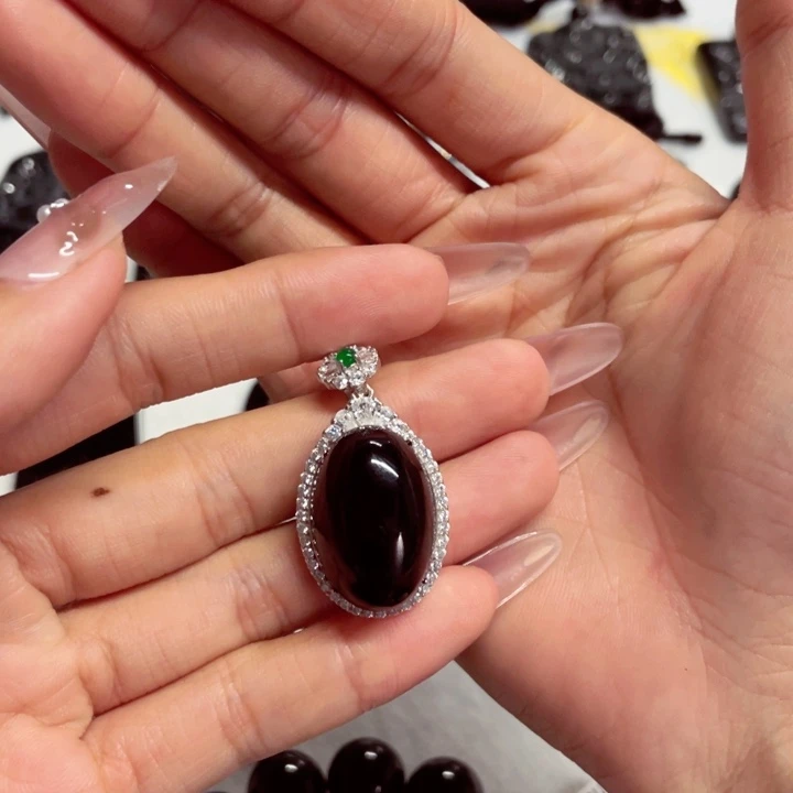 颈饰未镶嵌翡翠梅*意