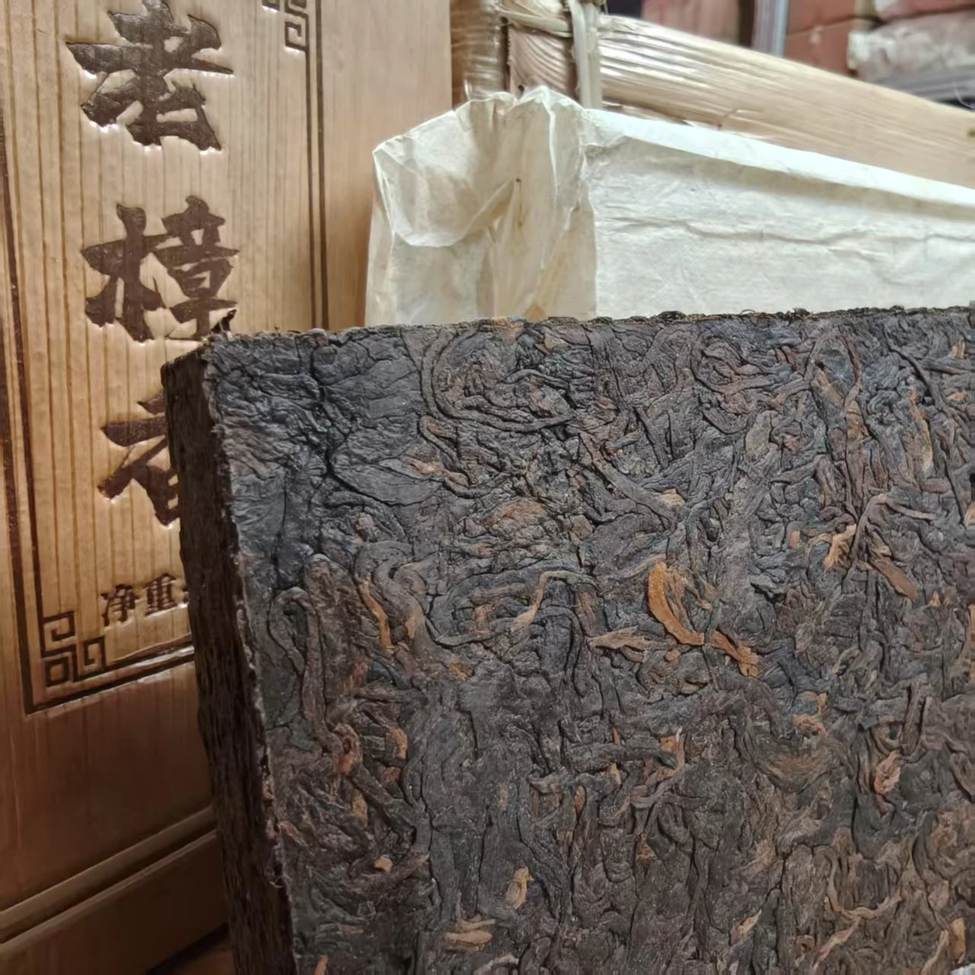 2009年易武樟香陈香大砖 普洱熟茶 1000g