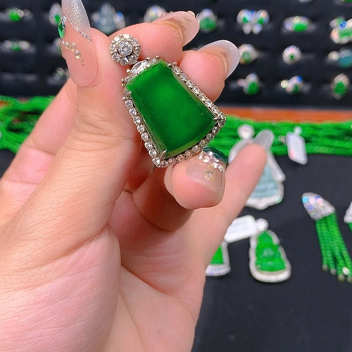 翡翠未镶嵌吊坠(不含链)